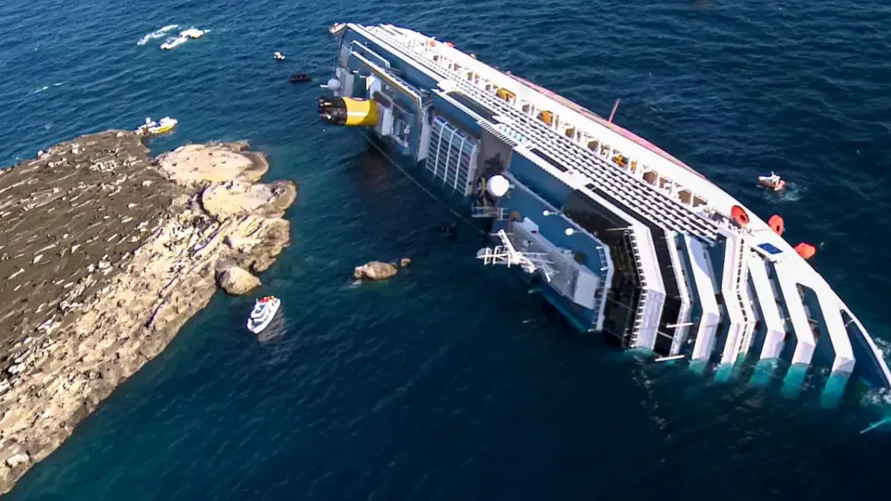 Passageiros do Costa Concordia em quartos durante os minutos iniciais da emergência