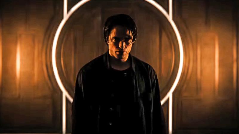 Robert Pattinson como Bruce Wayne traumatizado em Batman 2022