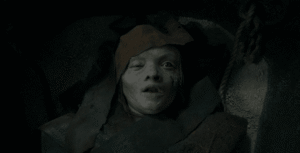 Maldição da Múmia 2026 final explicado possessão de Katie e sacrifício de Charlie