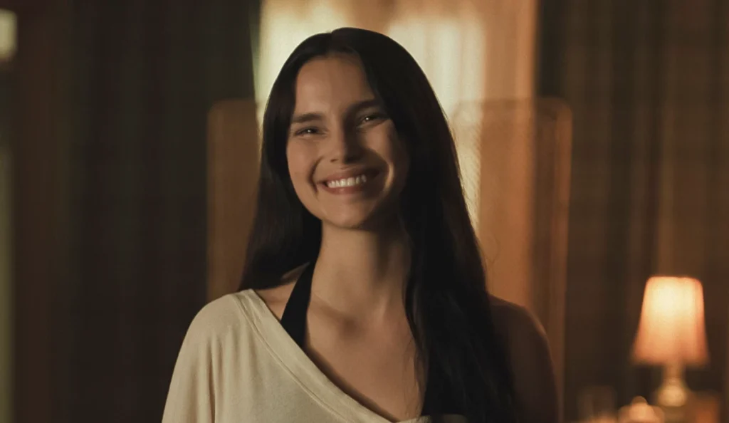 Nikki possuída em cena do filme Obsessão da Universal Pictures