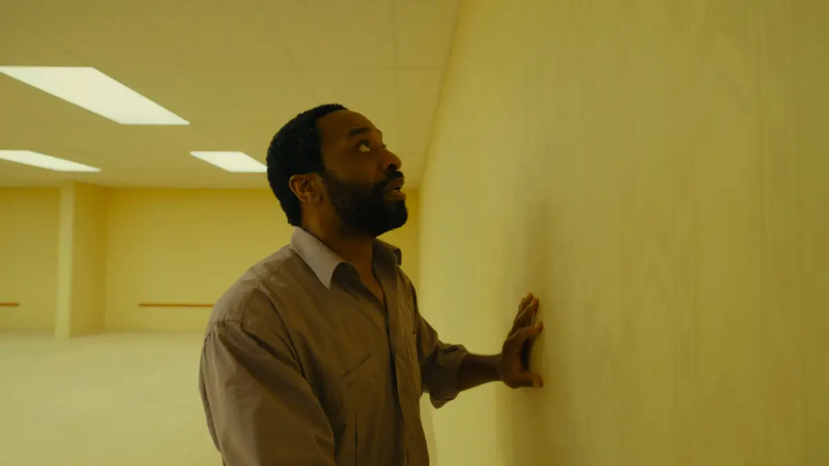 Chiwetel Ejiofor Renate Reinsve cena Backrooms streaming