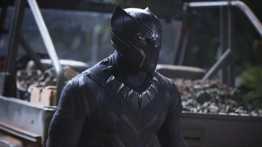 Chadwick Boseman como T'Challa em Pantera Negra (2018