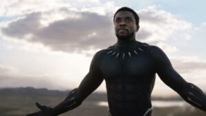 Chadwick Boseman como Pantera Negra em ação no MCU