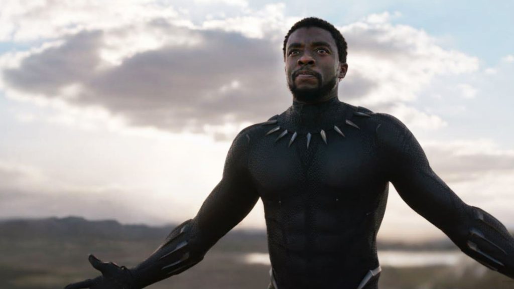 Chadwick Boseman como Pantera Negra em ação no MCU