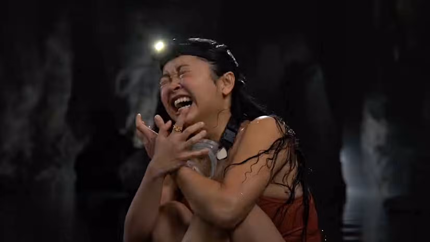 Lana Condor em cena de The Devil's Mouth thriller
