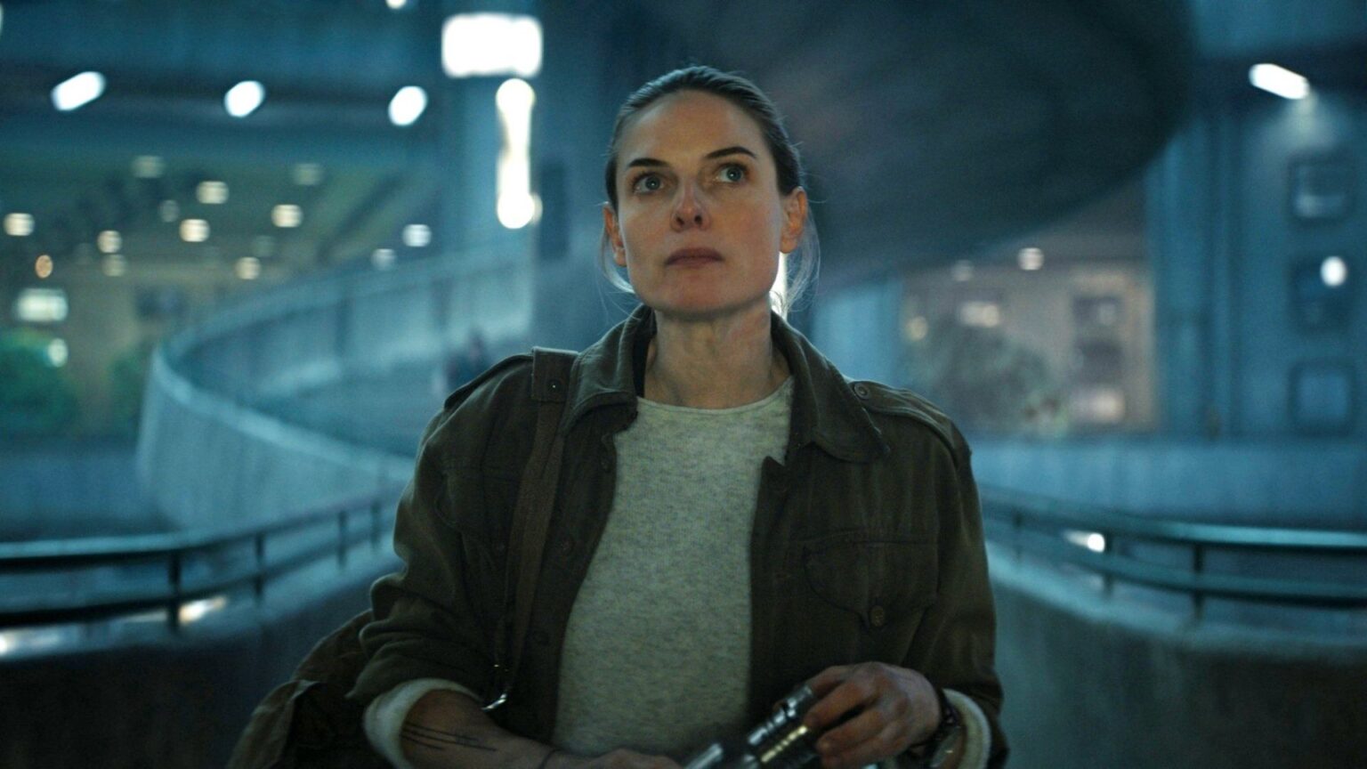 Rebecca Ferguson em cena da temporada 3 de Silo no Apple TV+