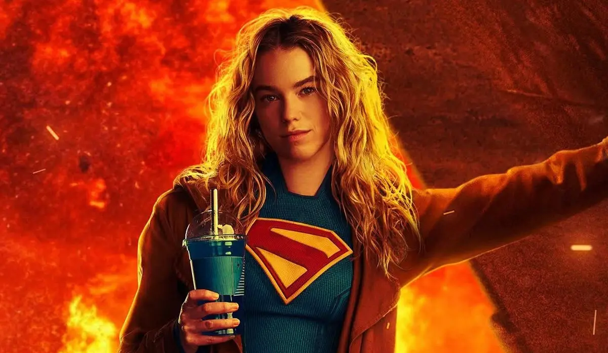 Milly Alcock como Supergirl em cena do filme DC Studios