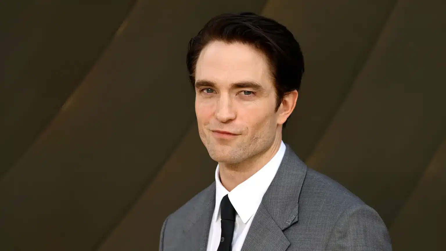 Robert Pattinson como Antinous em A Odisseia de Christopher Nolan