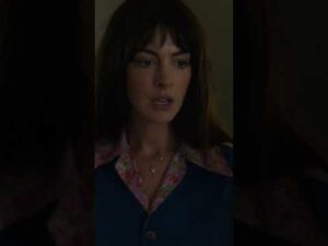Anne Hathaway e Ewan McGregor em The End of Oak Street