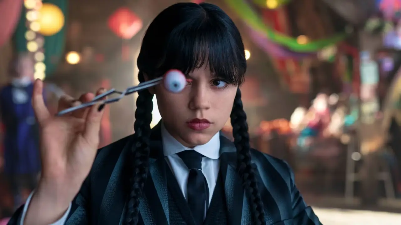 Eva Green como Ophelia Frump, irmã de Morticia em Wandinha 3