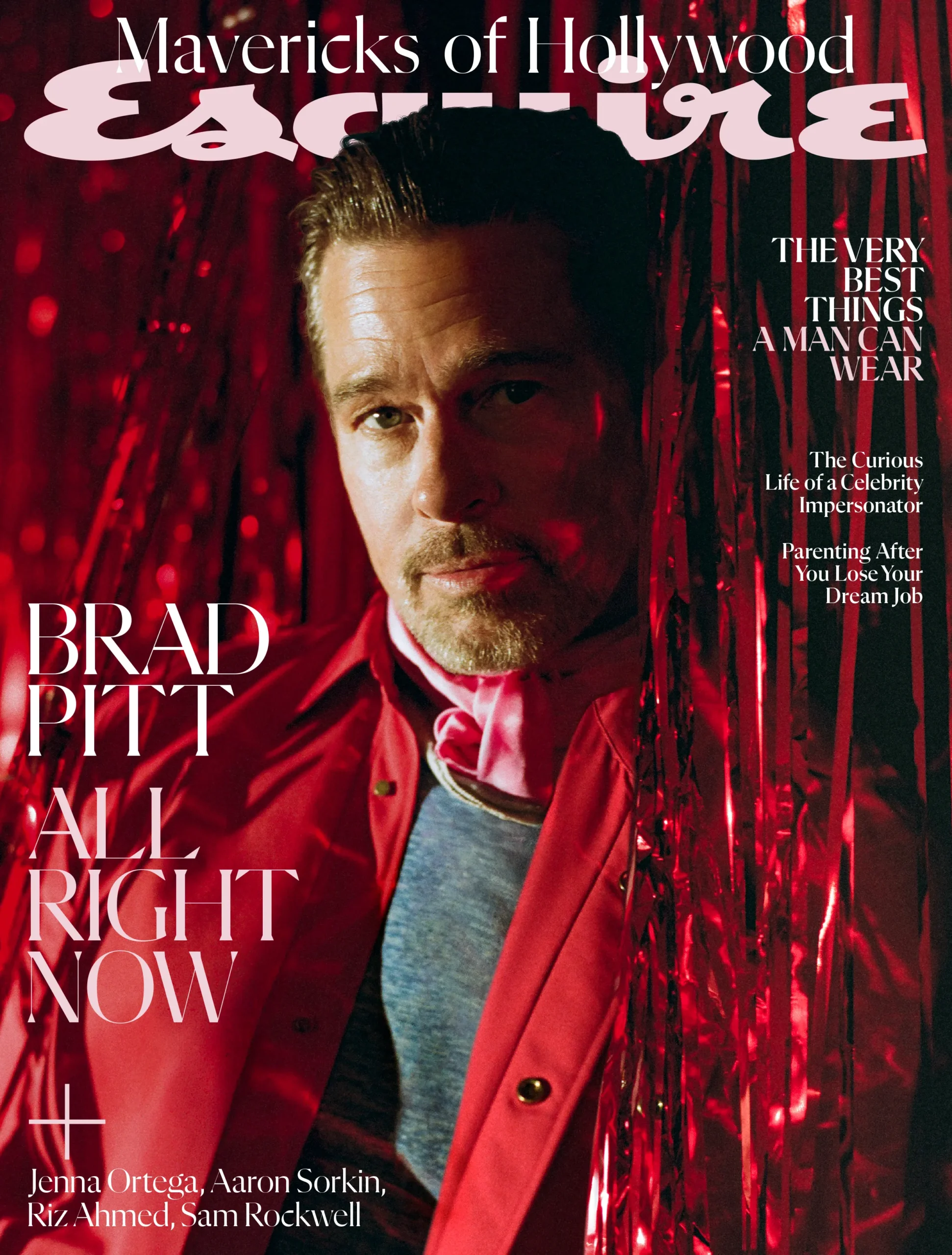 Brad Pitt em capa Esquire com casaco vermelho durante entrevista exclusiva