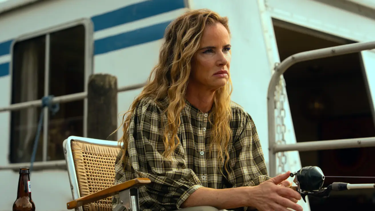 Crystal Cady, personagem interpretada por Juliette Lewis, revelada como assassina