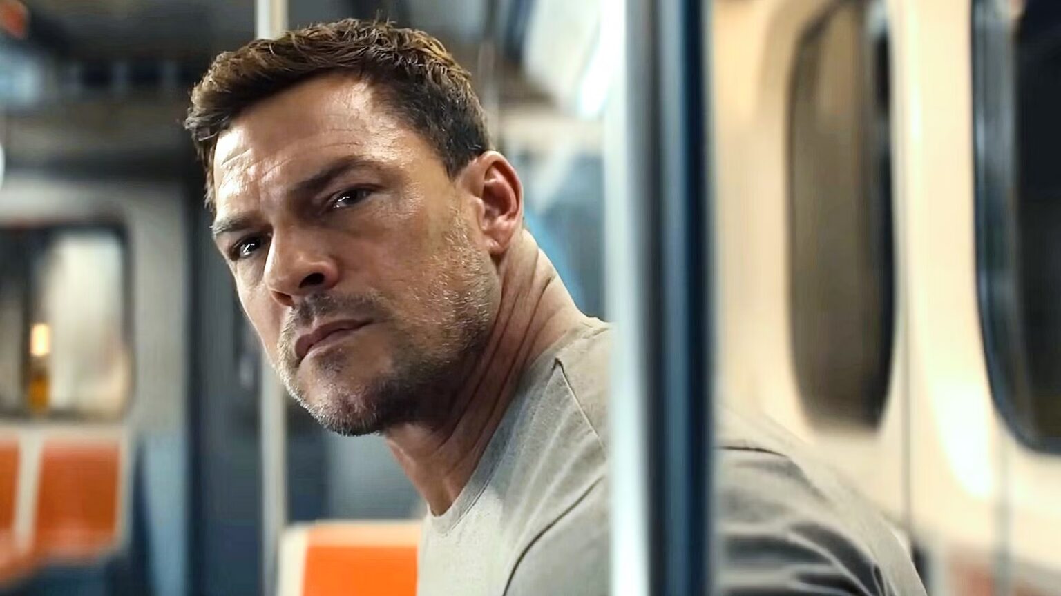 Como Reacher trocou Al Qaeda por um vilão fictício na 4ª temporada Jack Reacher em cena da 4ª temporada no Prime Video