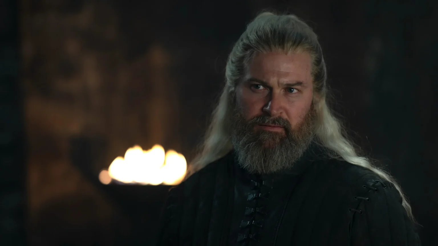 Kieran Bew como Hugh em cena do final da 3ª temporada de A Casa do Dragão