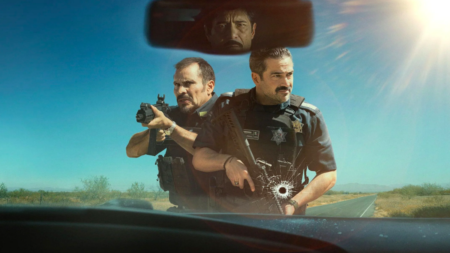 Cena de abordagem policial em La Captura, filme da Netflix sobre captura de El Chapo