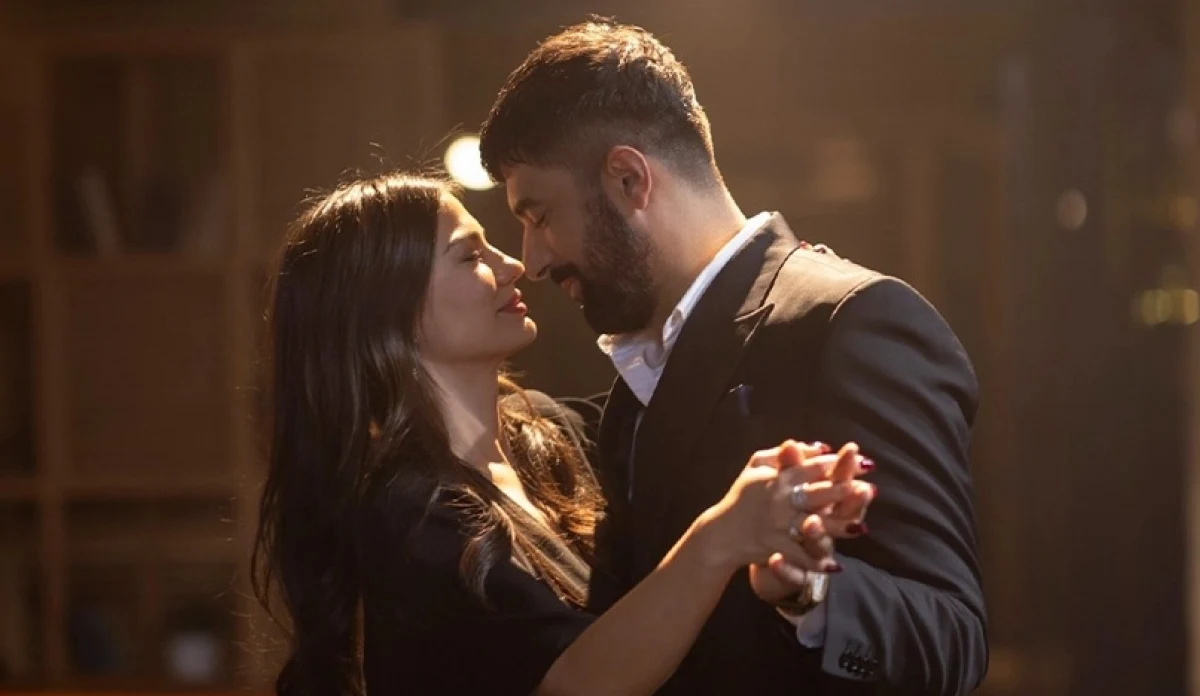 Farah e Tahir em cena de tensão da série turca Meu Nome é Farah