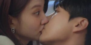 Kang-wook e Yeo-ri se beijam em Assustadoramente Apaixonados episódio 6