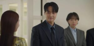 Yeo-ri e Kang-wook em cena tensa do episódio 6 de Assustadoramente Apaixonados