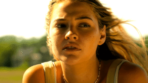 Madelyn Cline como Sarah em Outer Banks temporada 5