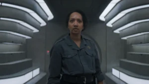 Lukas e Kennedy em missão ao Silo 17 em Silo S3E7