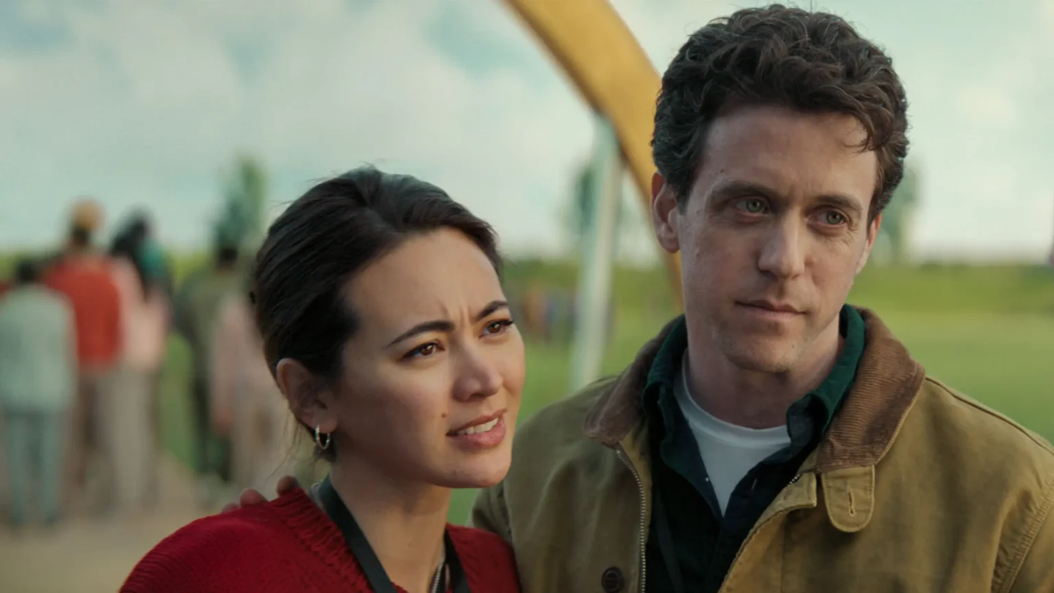 Silo temporada 3, episódio 9: a voz do Algoritmo é revelada e Helen morre Tim Robbins como Bernard em Silo S3E9, momento da revelação