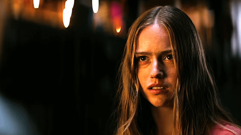 Ella Rubin como Annie Jacobson em Sterling Point