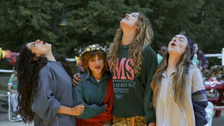 Elenco jovem de Sterling Point em cena na série Prime Video