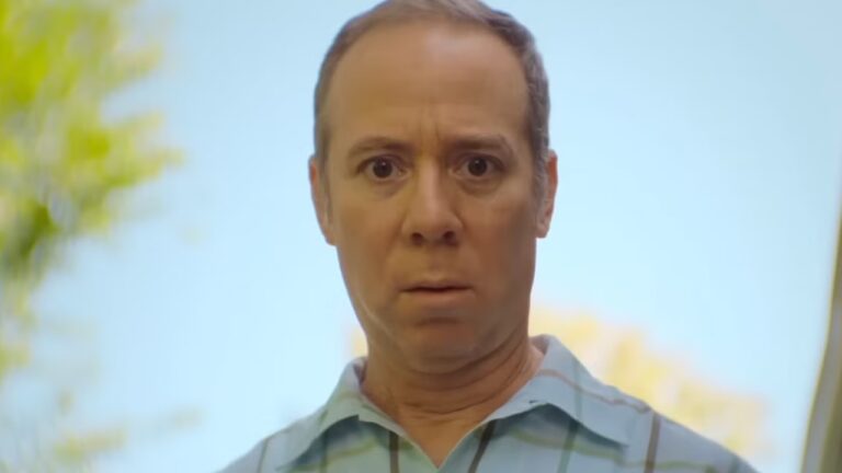 Stuart em cena promocional da renovação para 2ª temporada HBO Max