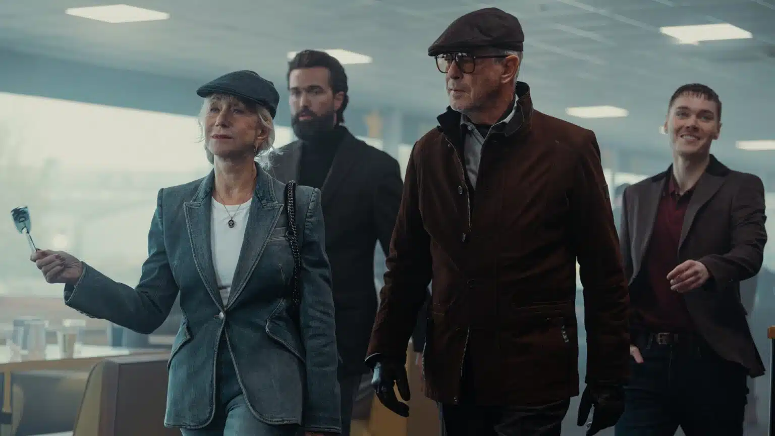 Terra da Máfia: quem está no elenco da temporada 2 e quando estreia Elenco principal de Terra da Máfia temporada 2 com Tom Hardy, Pierce Brosnan e Helen Mirren
