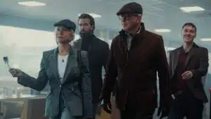 Elenco principal de Terra da Máfia temporada 2 com Tom Hardy, Pierce Brosnan e Helen Mirren