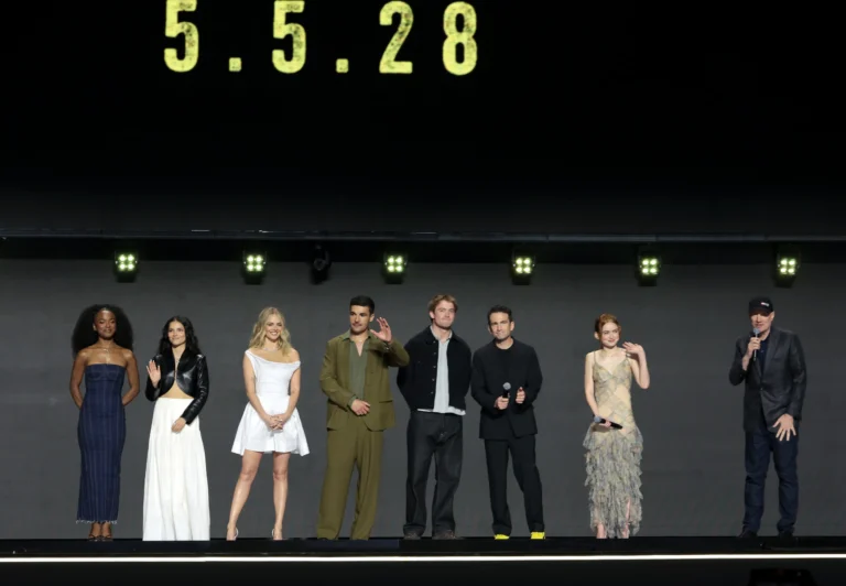 Atrizes Maya Boyd, Inde Navarrette e Samara Weaving no D23