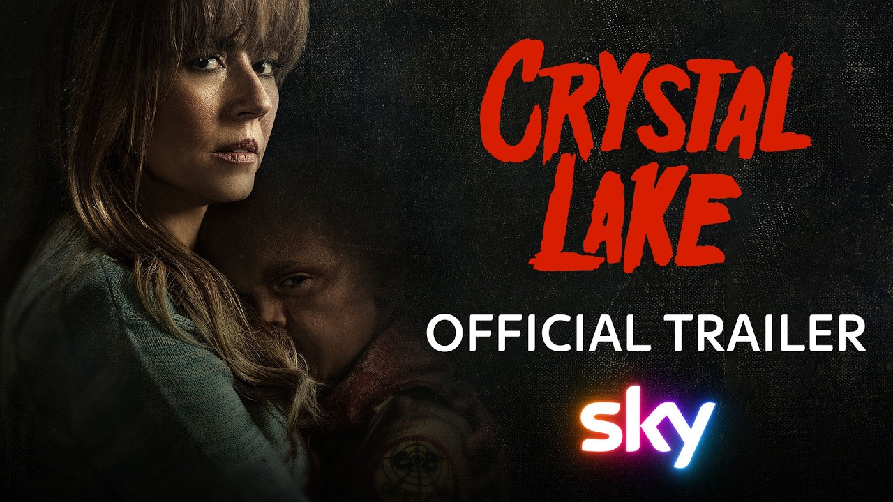 Callum Vinson como Jason criança com Linda Cardellini em Crystal Lake
