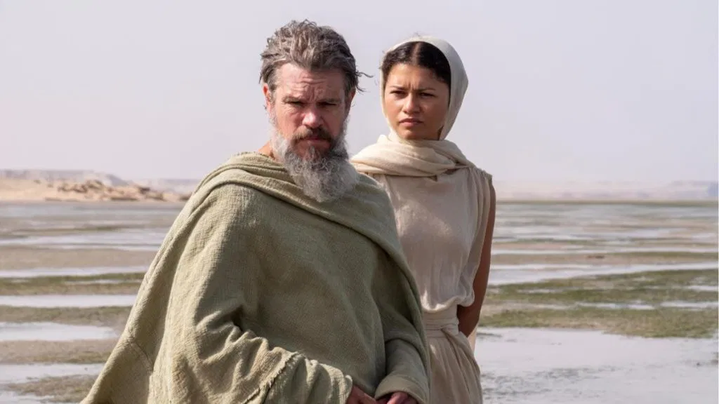 Matt Damon e Zendaya em cena do épico A Odisseia de Christopher Nolan