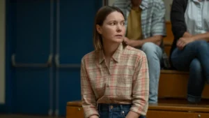 Samantha Sloyan como Margaret White, mãe de Carrie, na série
