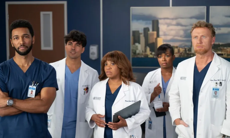 Chandra Wilson e Kevin McKidd em cena de Grey's Anatomy temporada 23
