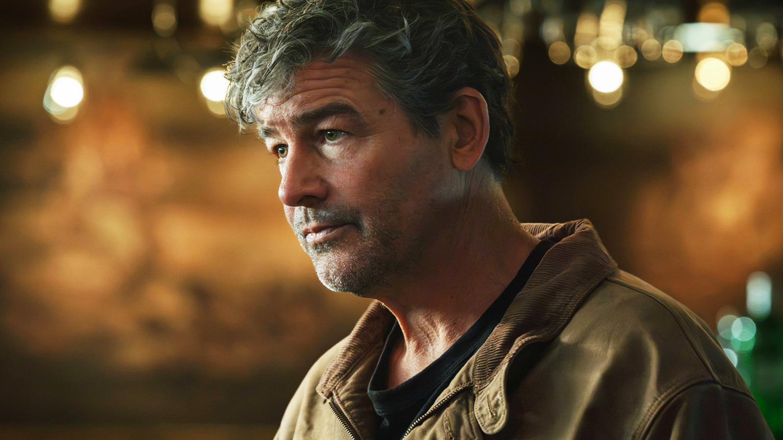 Kyle Chandler como Hal Jordan em Lanterns episódio 6 Batman