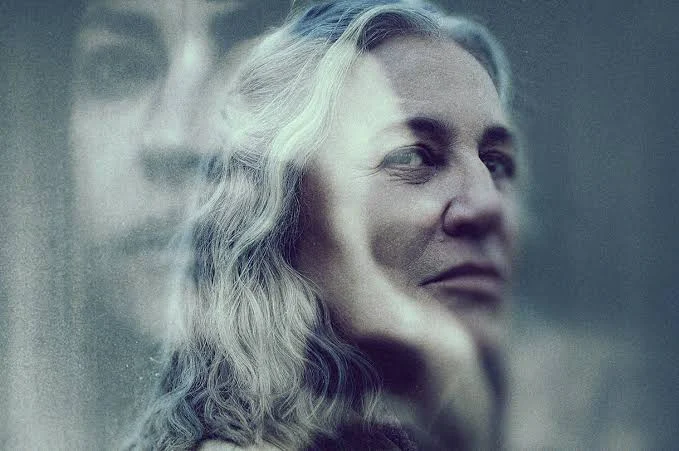 Cena de Mis muertos tristes evidenciando narrativa sobrenatural da série Netflix