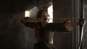 Outlander: Blood of My Blood aposta em uma história sem base nos livros de Diana Gabaldon, mesmo sendo spin-off direto da saga original. Harriet Slater como Ellen MacKenzie em Outlander: Blood of My Blood