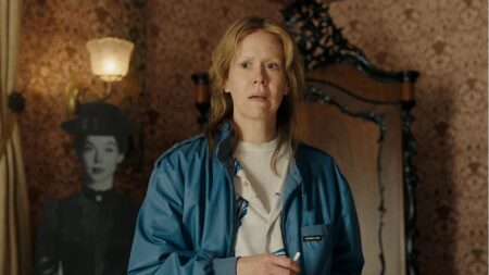 Sarah Paulson como Aileen Wuornos em Monstro: A História de Lizzie Borden