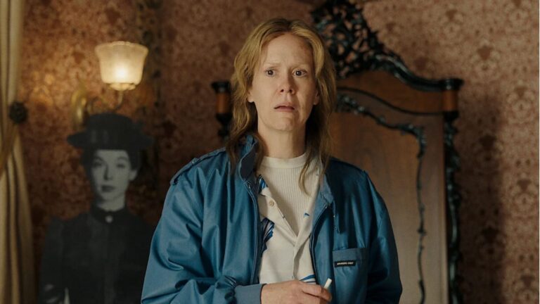 Sarah Paulson como Aileen Wuornos em Monstro: A História de Lizzie Borden