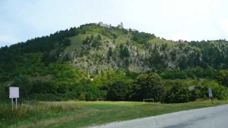Castelo Čachtice Eslováquia propriedade Elizabeth Báthory séc XVII