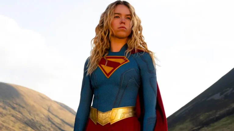 Milly Alcock como Supergirl em cena do filme de 2026