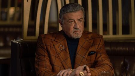Sylvester Stallone como Dwight Manfredi em cena da 4ª temporada de Tulsa King