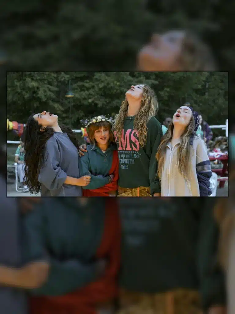 Elenco jovem de Sterling Point em cena na série Prime Video