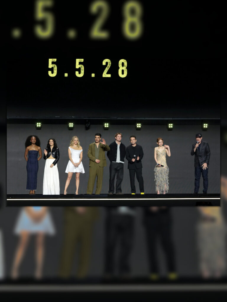 Atrizes Maya Boyd, Inde Navarrette e Samara Weaving no D23